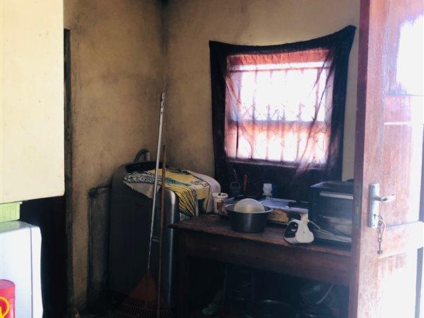 2 Bedroom Property for Sale in Umrhabulo Triangle Western Cape